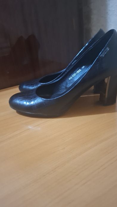 Продам туфли женские