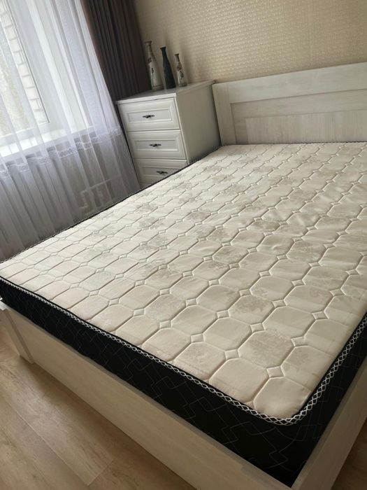Продам кровать с матрасом…….