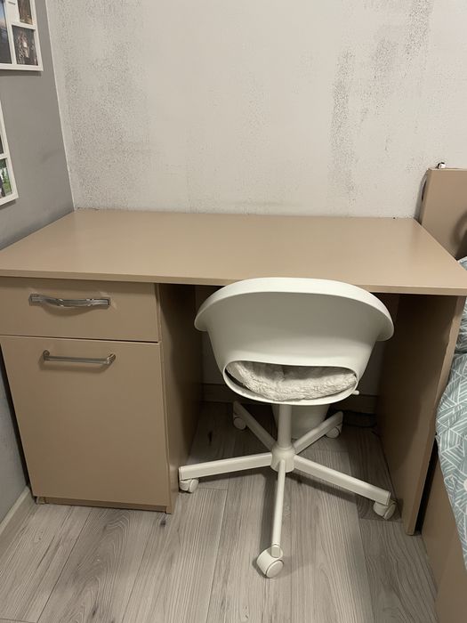 vand birou bej cu spatiu de depoziatre