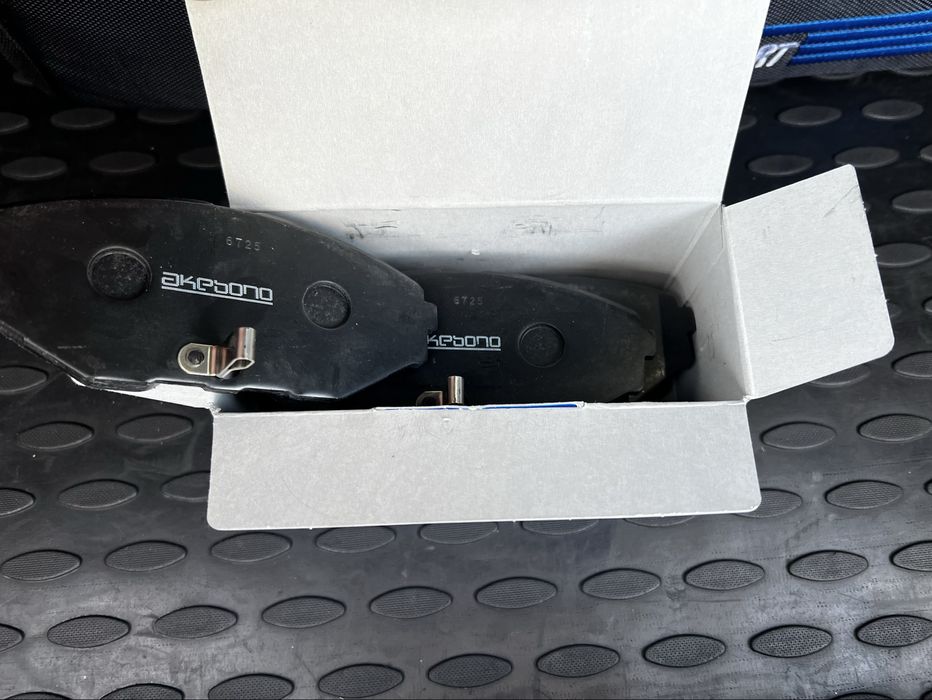 Продам колодки новые Akebono