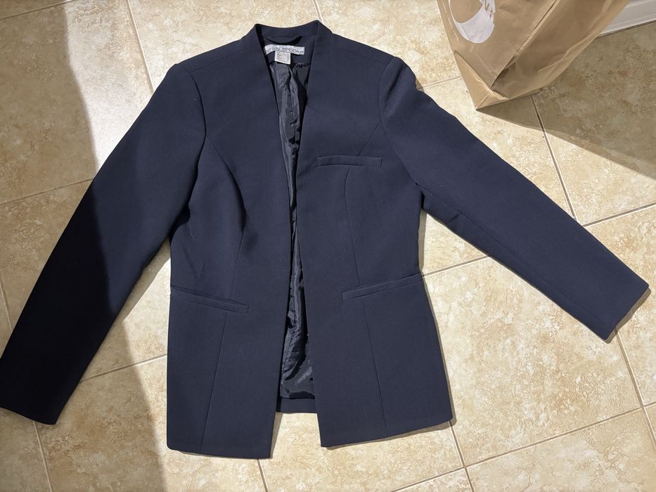 Дамски официален костюм