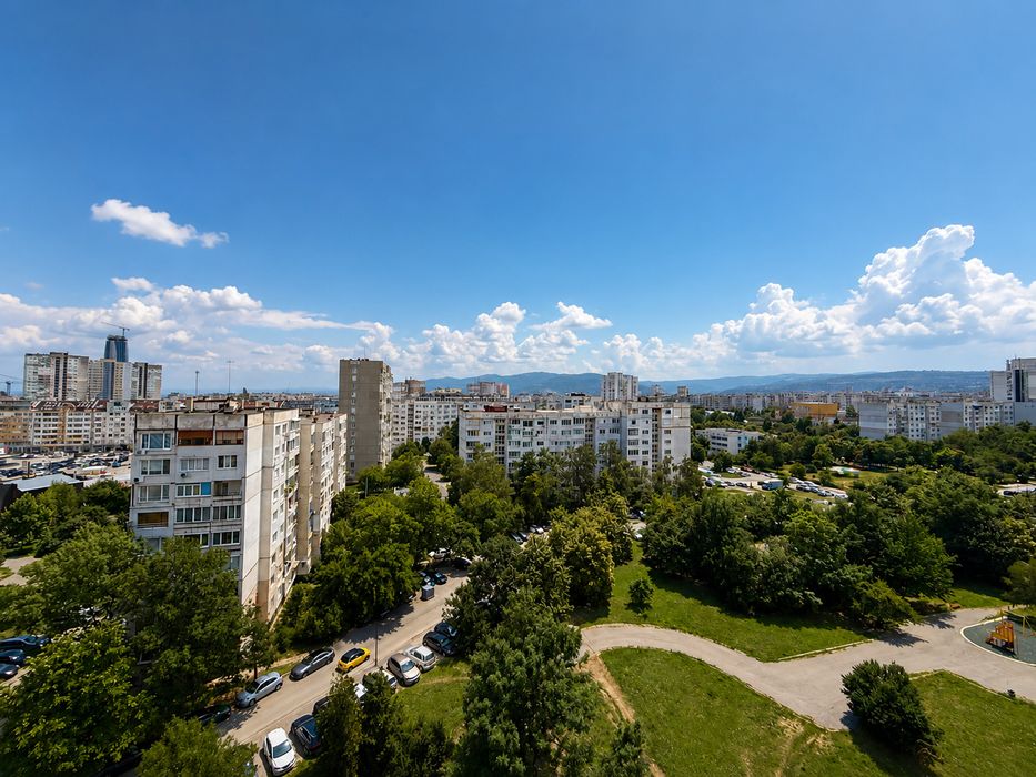 Боксониера за продажба в ж.к. Младост 3 до метростанция "Александър М
