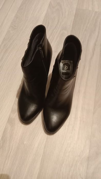 продам новую обувь ,осень весна 12000тыс.