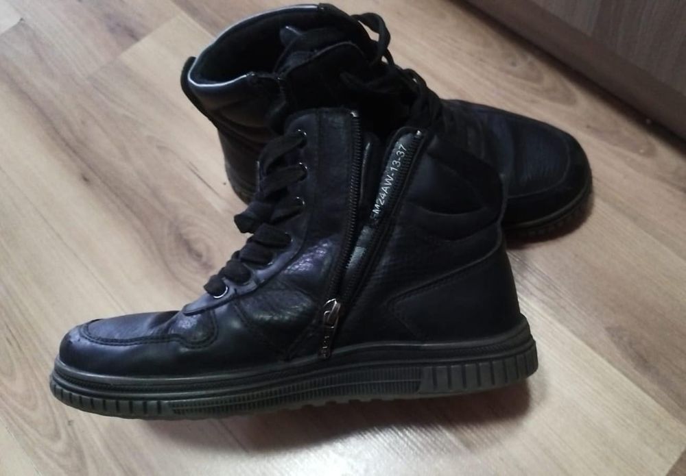 Продам весенние ботинки для мальчика 37 размер