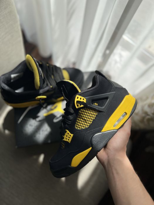 Jordan retro 4 thunder yellow