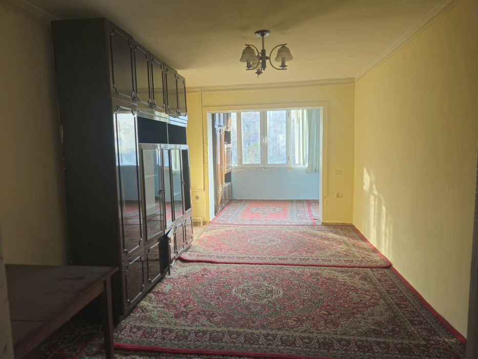 Продаётся 2х комнатная квартира рядом Эко Базар (метро Беруний]