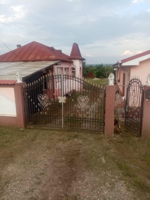 Casa + teren de vanzare