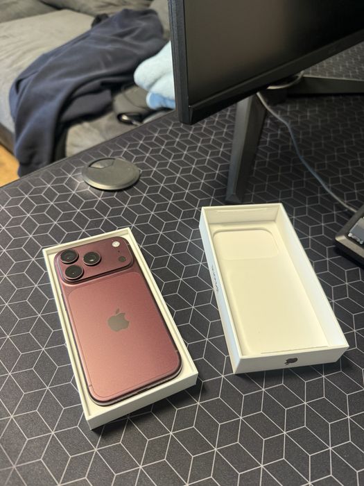 Iphone 18 pro Burgundy