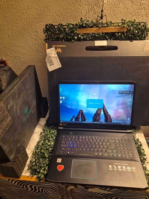 Acer Predator Helios 300 17.3 инчов екран + подарък