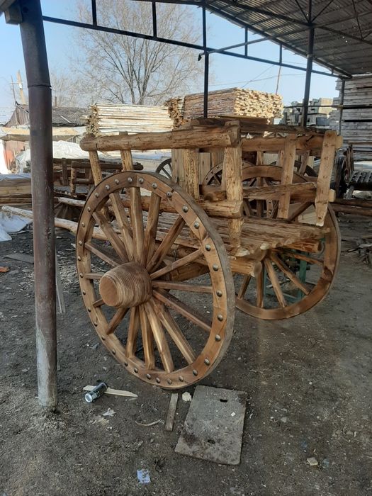 столярный цех. изделия из дерева.