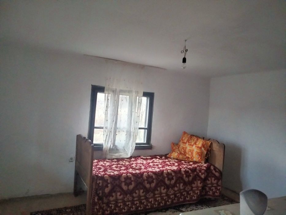 Casă de vânzare ,locuibilă, cu potențial cat gradina ei