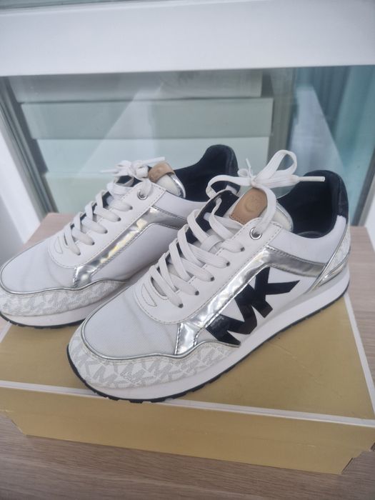 Продам кроссы MICHAEL KORS
