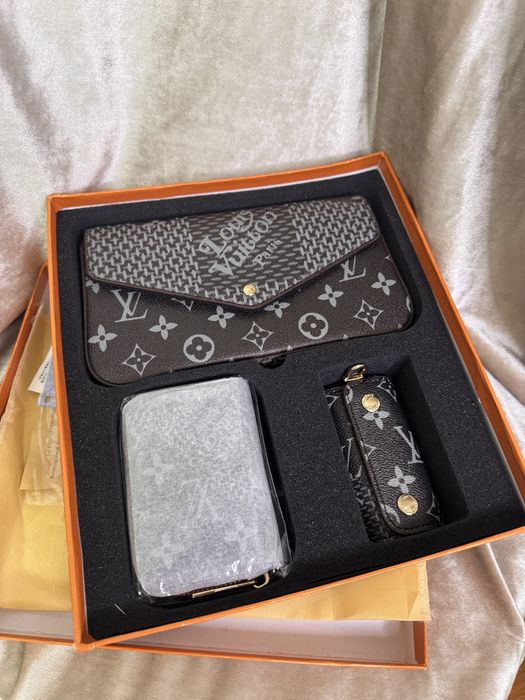 Сумка сатылады новый бәрі упаковкасымен тұр.