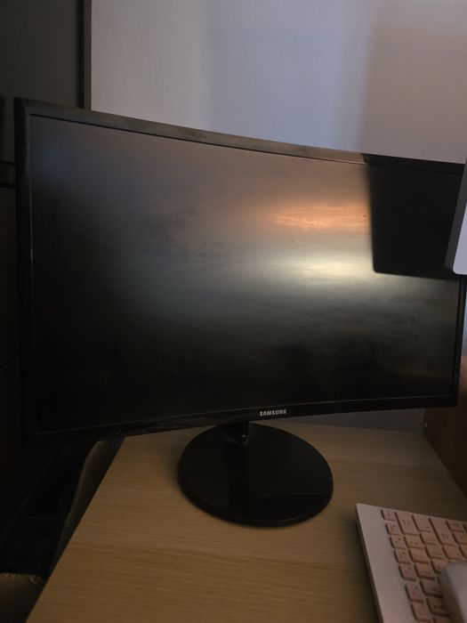 Monitor curbat LED 24'' Samsung C24F390FHU, Full HD, 60Hz