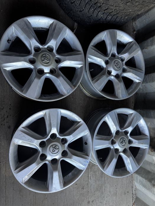 Продам комплект дисков r17 и шин зимние шипованые Toyota