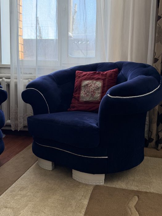 Диван с двумя креслами