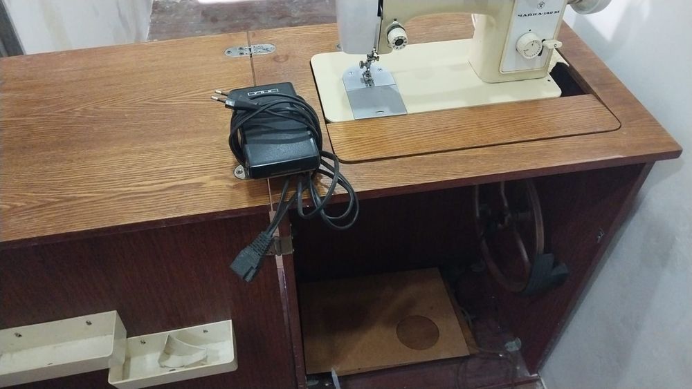 Продам швейную машину
