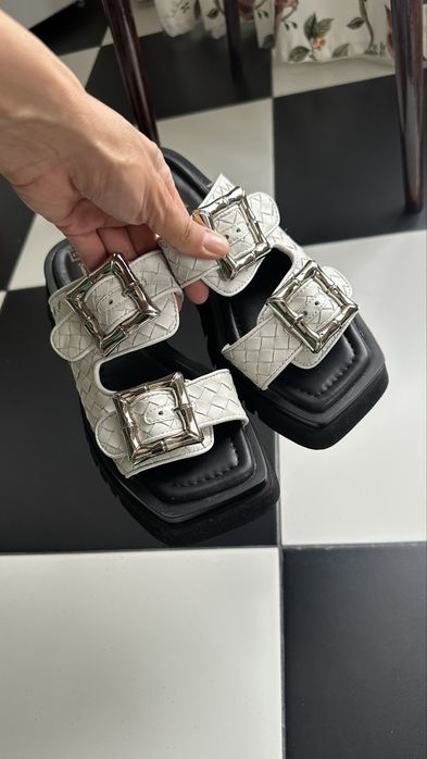 Шлепанцы кожаные