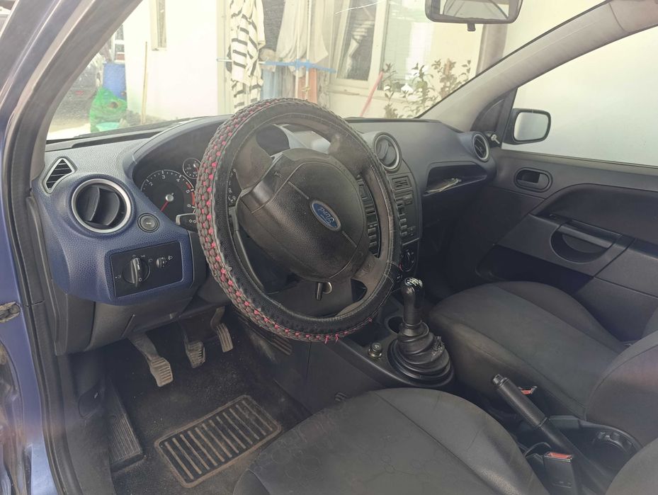 Vând Ford Fiesta