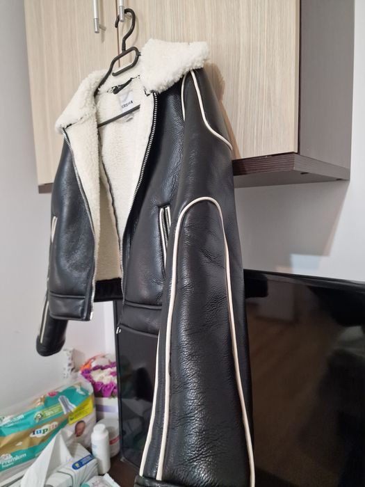 Geacă Bershka mărimea xs