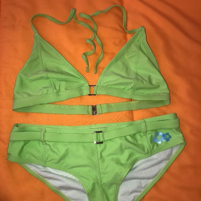 луксозен зелен бански топмодел Хавай и Розов с нежни къдрички и връзки