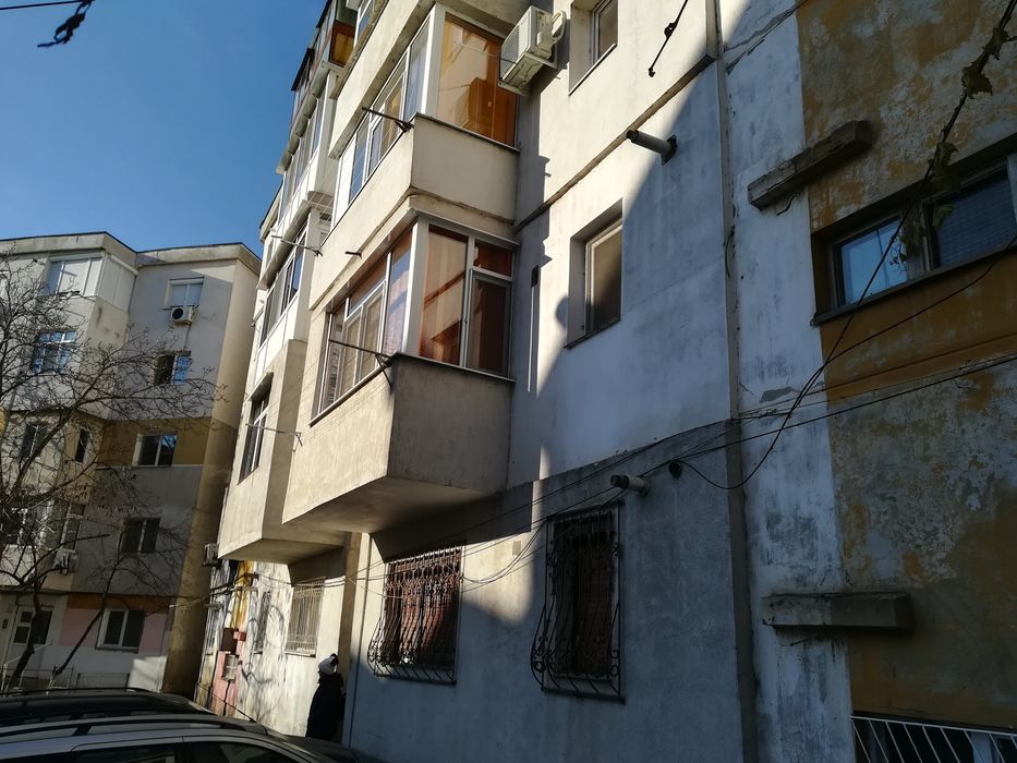 Vand apartament 4 camere, etajul 1 — fotografia 1