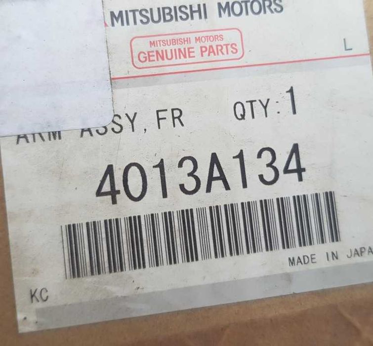 Brat suspensie dreapta fata NOU ORIGINAL Mitsubishi Pajero