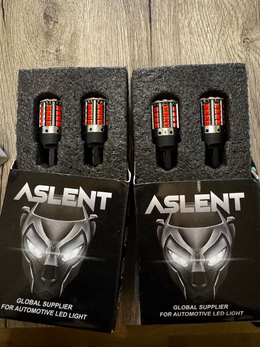 Лед светлини червен цвят