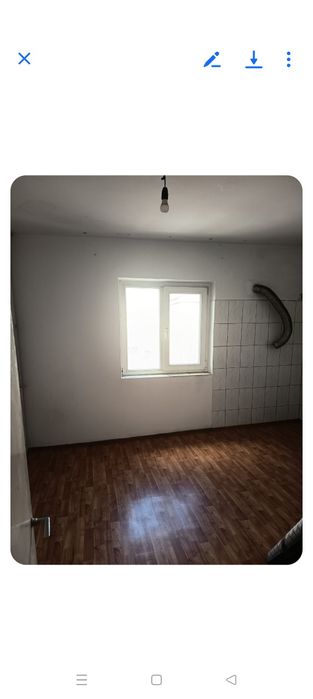 Vind apartament 2 camere,semidecomandat,et 3/4,zona HCC,gol fără gaze,acte la zi