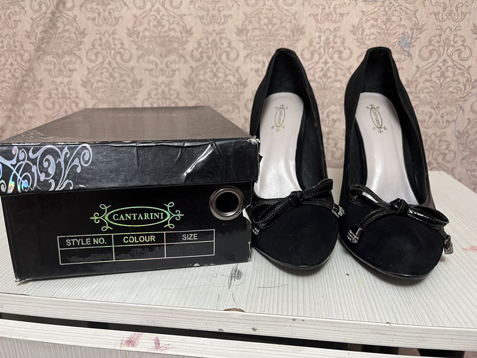 Продам замшивые туфли