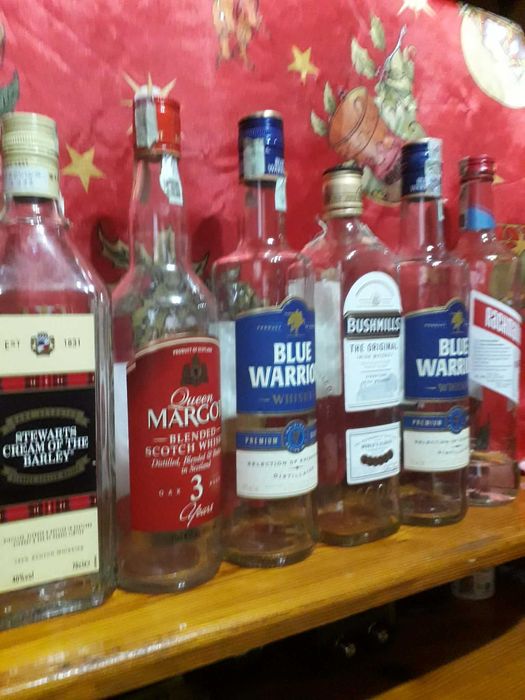 Бутилки от уиски на винт за съхранение на ракия