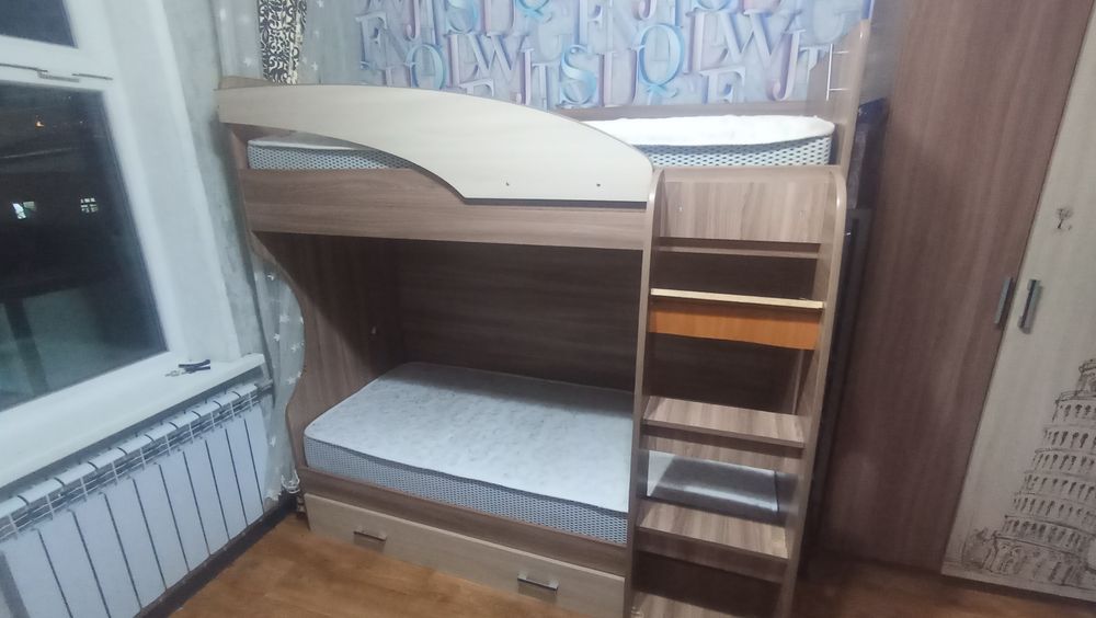 Продам кровать двухярусную