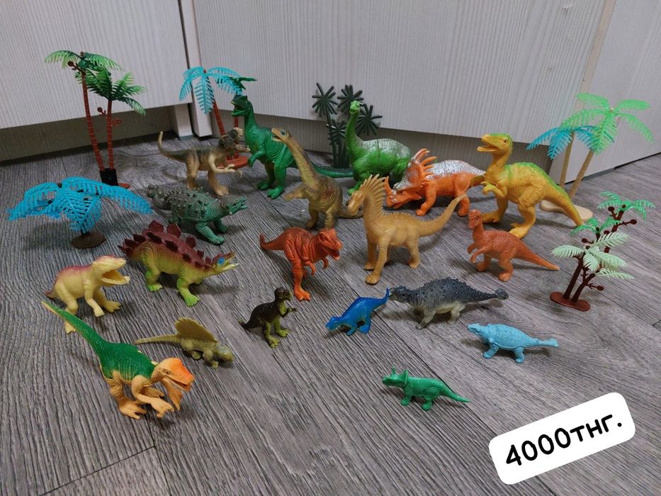 Продам Ферму Животные и Динозавры