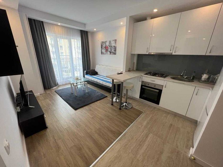 Inchiriez direct proprietar apartament 2 camere Cosmopolis, parcare.