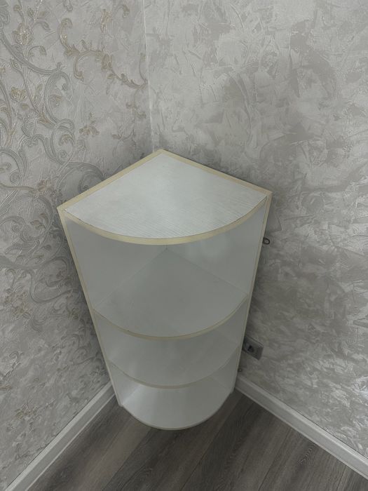 Угловая полка для комнат