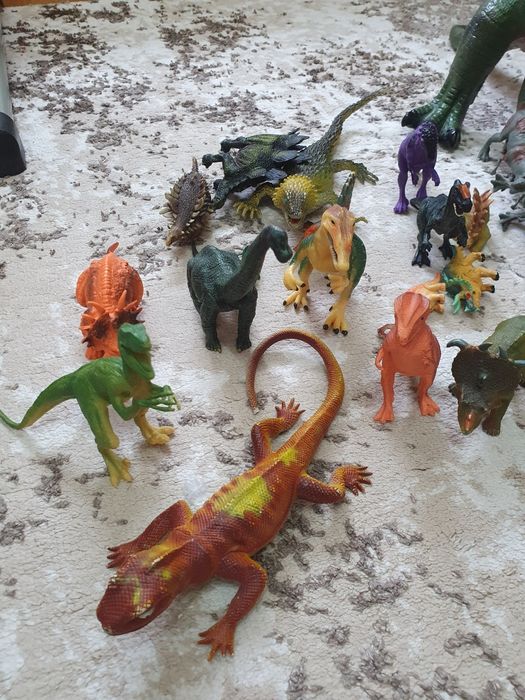 Dinozauri de plastic Jurasic World
