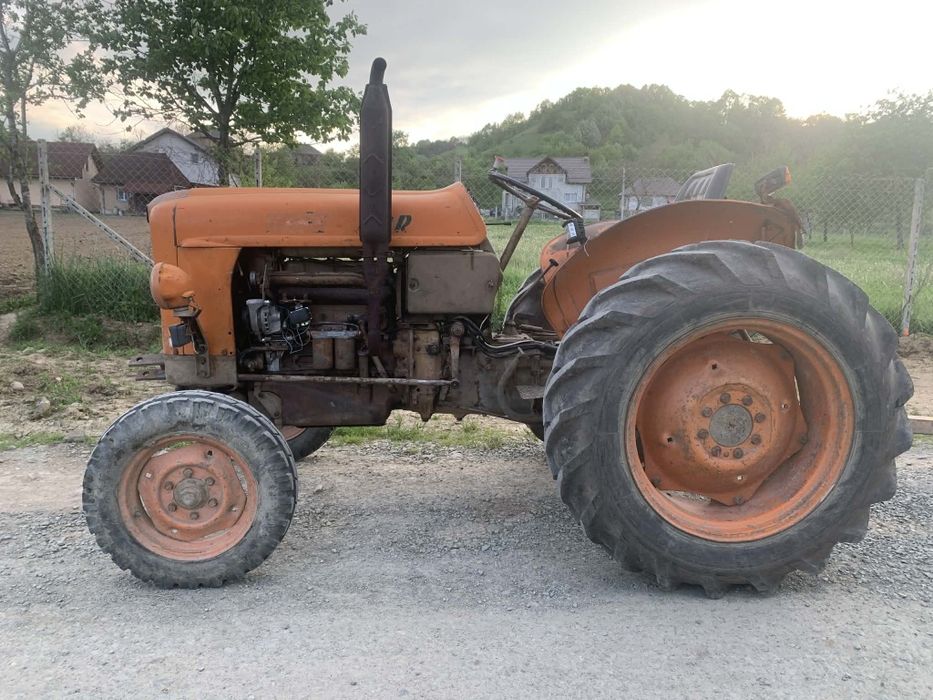 Vând tractor FIAT 411r