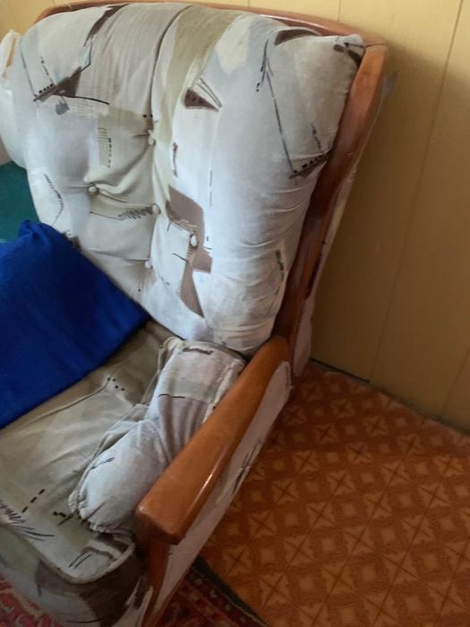 Продаю диван и 2 кресло (комплект)