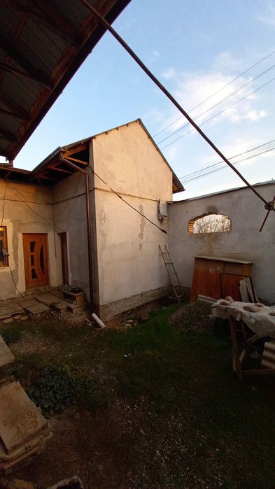 2,5 sotix Hovli uy Sotiladi srochna!