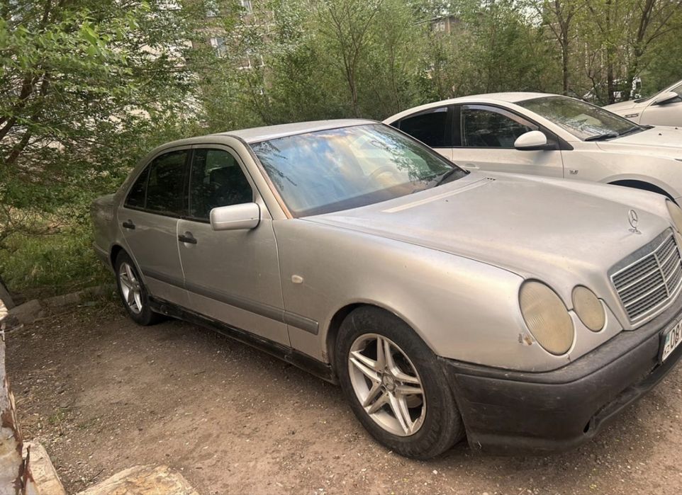 Продаю мерседес 210