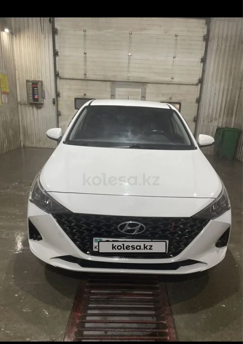 Hyundai Accent accent 20 года 1.6 рестайлинг