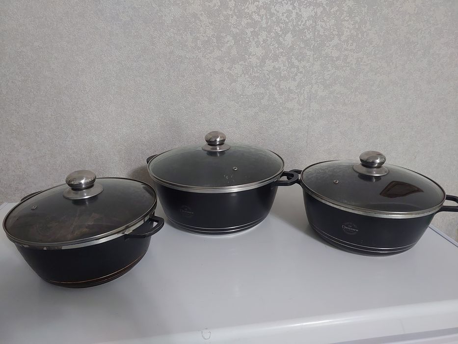 Кастрюли с крышками