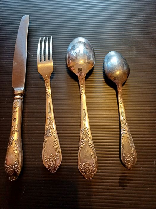 Посребрени Руски прибори