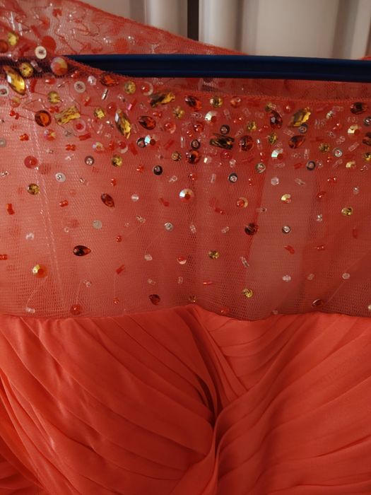 Вечернее платье высокого качества