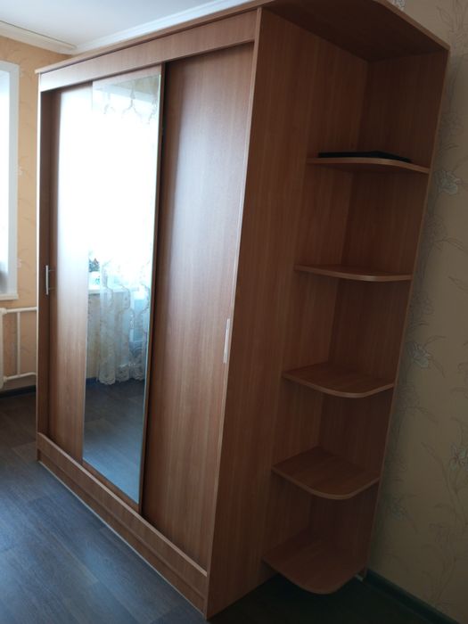 Шкаф-купе с зеркалом