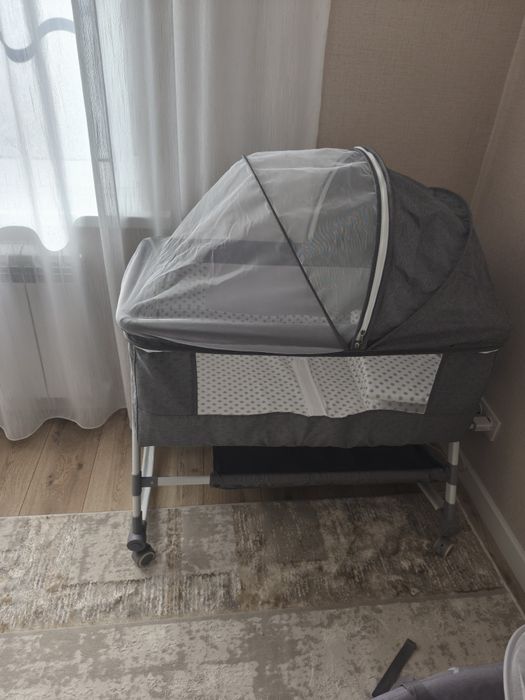 Детская кроватка и шезлонг