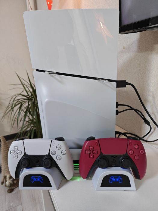 Подставка с зарядкой контроллеров PS5