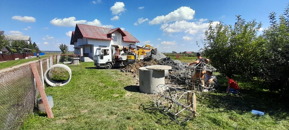 Nicoara foreaza fântâni. Piloni