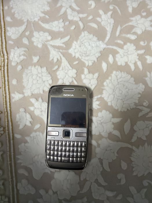 Нокиа е72,8800,нокиа