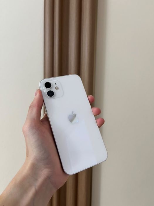 Продам iPhone 12